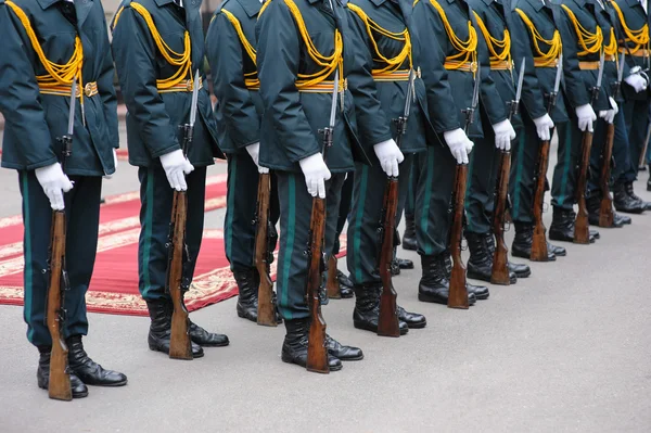 Soldiers in dress parade uniform — Stock Photo, Image