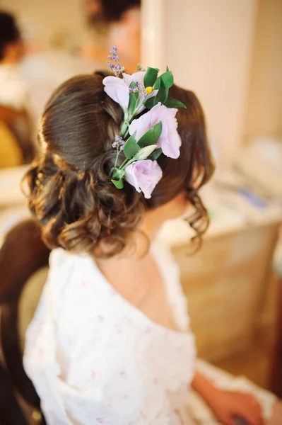 A bride with flowers in her hair — Stock Photo, Image