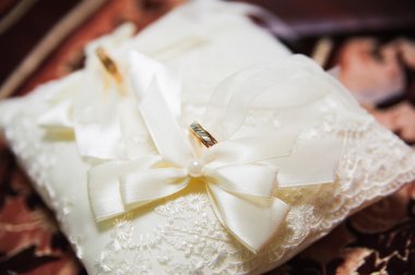 Evlilik yüzükleri.