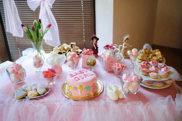 Bebé ducha postre con delicioso pastel dulce —  Fotos de Stock