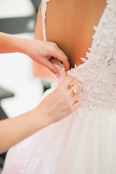 Bride getting dressed — Stock Photo, Image