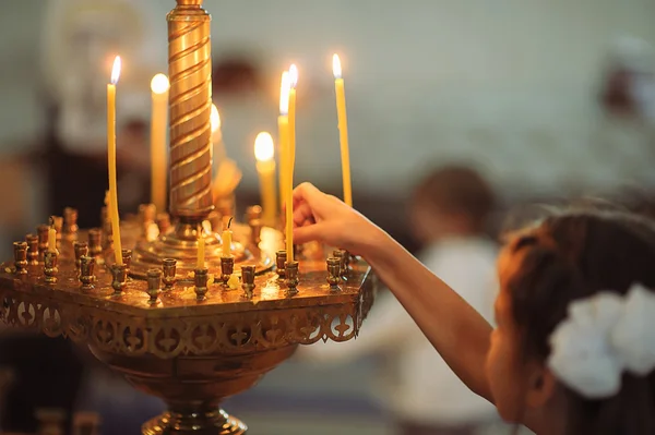 Velas na igreja cristã ortodox — Fotografia de Stock