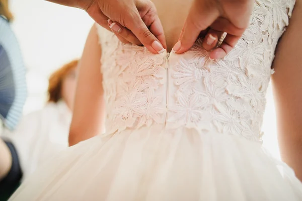 Bride getting dressed — Stock Photo, Image