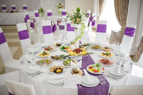 Bankett Hochzeitstisch Deckung am Abend — Stockfoto