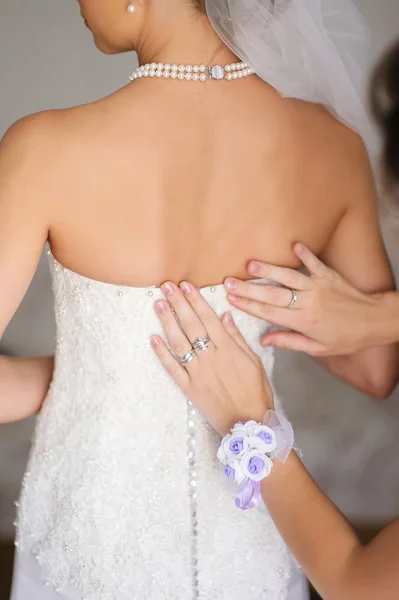 Bride getting dressed — Stock Photo, Image