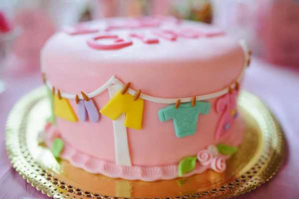 Детский душ десерт с вкусным сладким тортом — стоковое фото