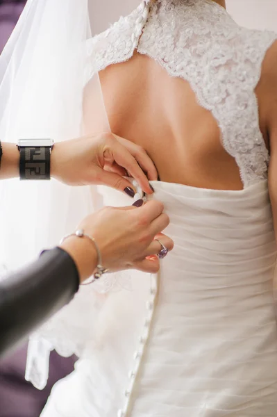 Bride getting dressed — Stock Photo, Image