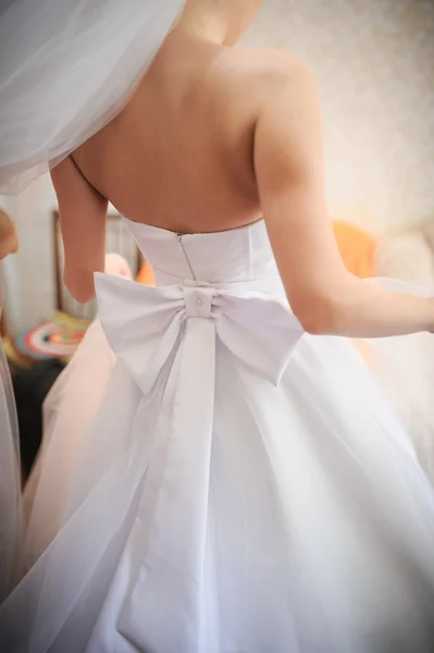 Bride getting dressed — Stock Photo, Image