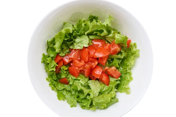 Gezonde groene salade, tomaten in witte kom. Geïsoleerd op wit. — Stockfoto