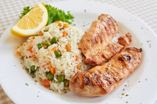 Pechuga de pollo con arroz blanco — Foto de Stock