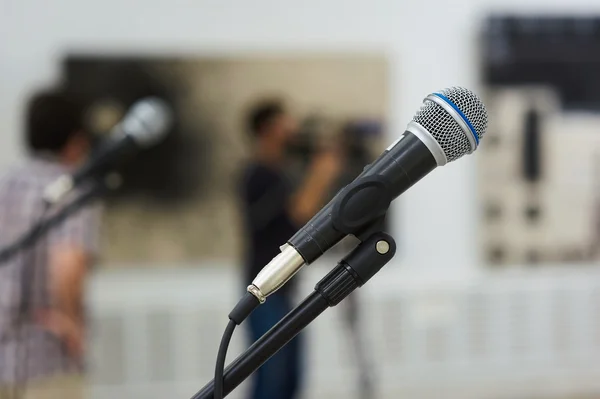 Φωνητικό μικρόφωνο στη σκηνή — Φωτογραφία Αρχείου