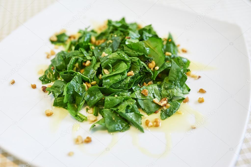 Spinach Salad with Walnuts
