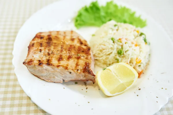 Makan malam daging babi panggang dengan Risotto — Stok Foto