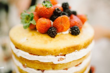 Düğün pastası töreninde