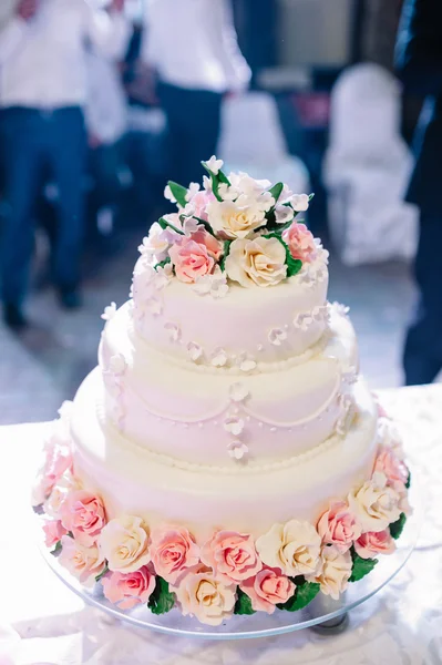Düğün pastası töreninde — Stok fotoğraf