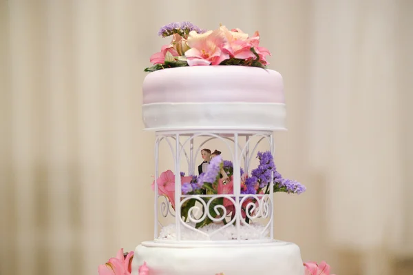 Gâteau de mariage à la cérémonie — Photo