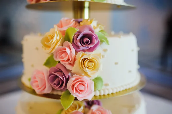 Gâteau de mariage à la cérémonie — Photo