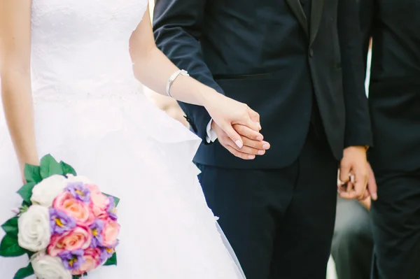 Bride and groom holding hands — Stock Photo, Image