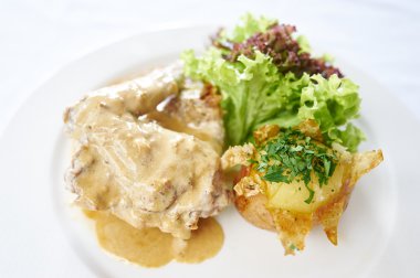 Tavşan soslu patates