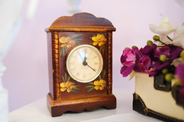 Tüm güzellik ve çiçekler ile restoranda düğün süslemeleri