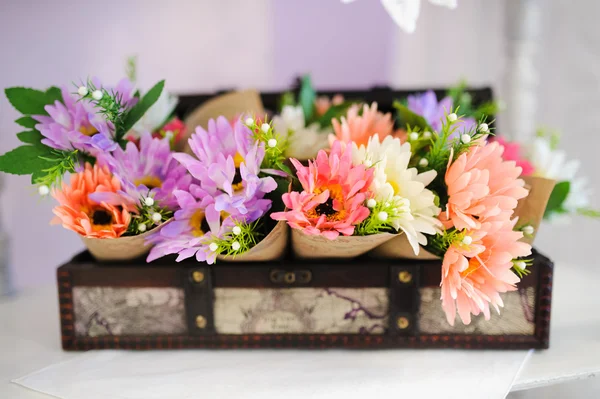 Decoraciones de boda en el restaurante con toda la belleza y las flores —  Fotos de Stock