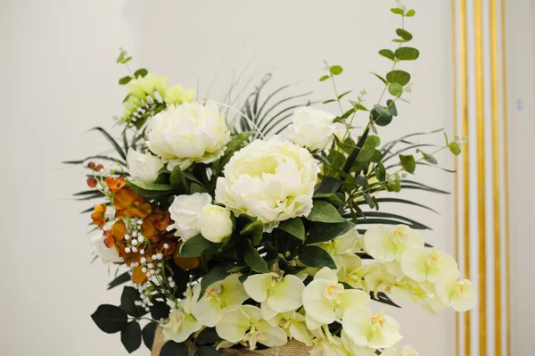 Decoraciones de boda en el restaurante con toda la belleza y las flores —  Fotos de Stock