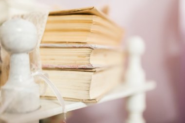 Tüm güzellik ve çiçekler ile restoranda düğün süslemeleri