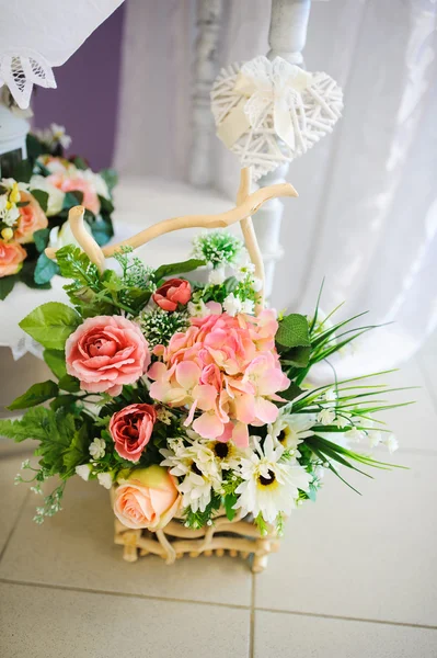 Decoraciones de boda en el restaurante con toda la belleza y las flores —  Fotos de Stock