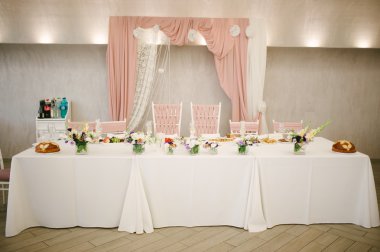 Ziyafet düğün masa akşam resepsiyonunun üzerinde ayarlama