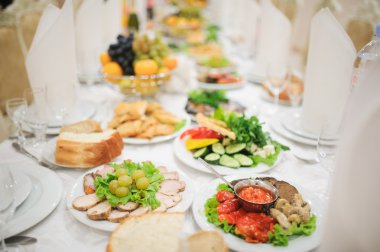 Ziyafet düğün masa akşam resepsiyonunun üzerinde ayarlama