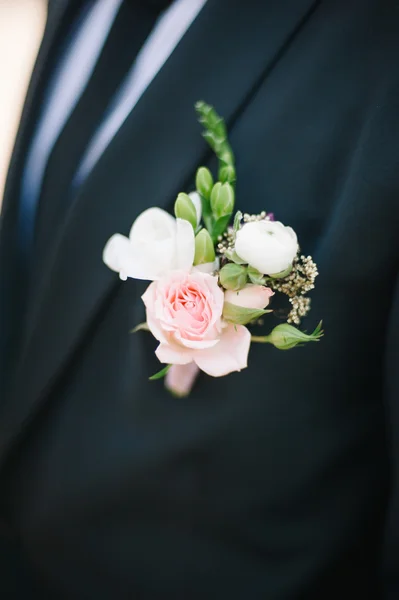 Pinning a Boutonniere for groom — Stock Photo, Image