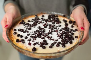 Cheesecake ile yaban mersini ya da Siyah frenk üzümü
