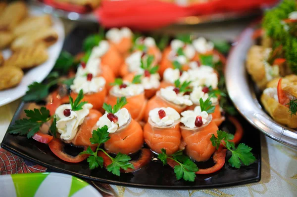 Prato de peixe vermelho e branco Filé de salmão — Fotografia de Stock