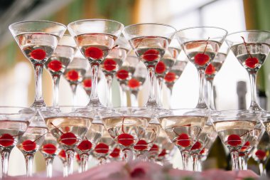 Alkollü içecekler ve meşrubatlar kiraz ile