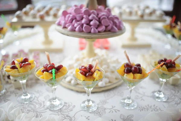 Svatební moučník ovocný salát — Stock fotografie