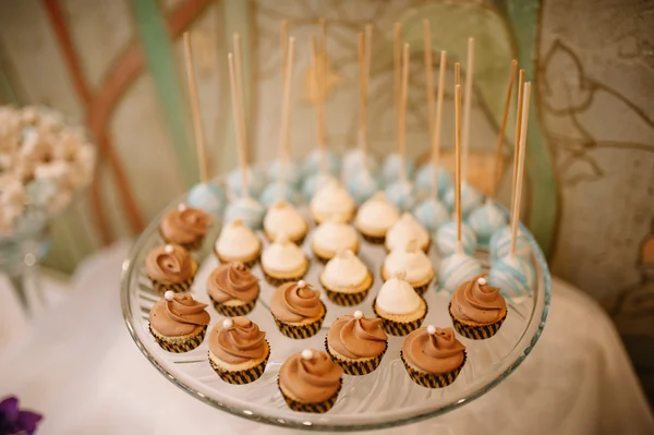 Bruiloft dessert die cake pops en snoep — Stockfoto