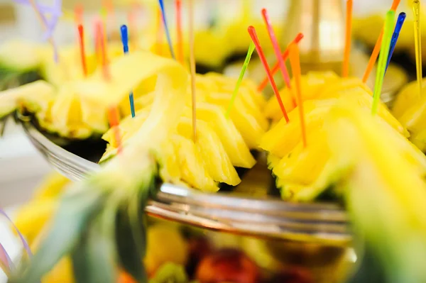Mooi ogende en lekker ananas — Stockfoto