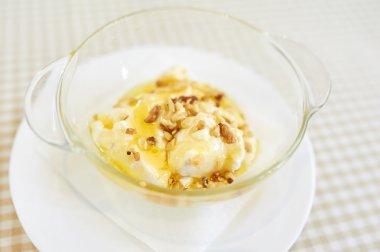 ceviz ve ballı vanilyalı dondurma