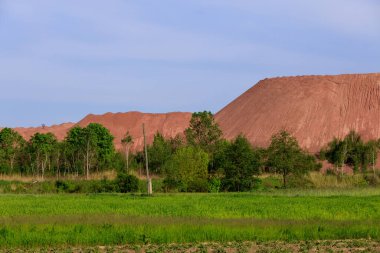 Baharda maden kırmızısı granit için açık çukur
