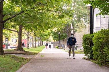 Toronto Üniversitesi St. George kampüsü COVID-19 salgınından dolayı neredeyse bomboş.. 