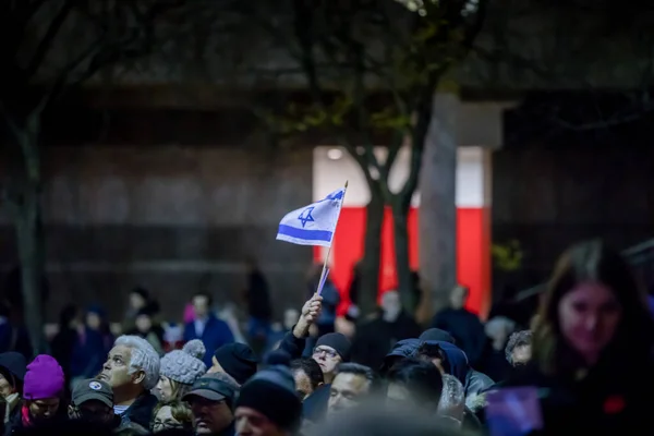 Persona Sostiene Bandera Israel Durante Vigilia Comunidad Judía Toronto Por —  Fotos de Stock