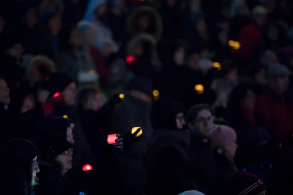 多伦多犹太社区在Mel Lastman广场为匹兹堡犹太教堂大屠杀遇难者守夜期间 点燃了数百支蜡烛 — 图库照片