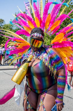TORONONTO, ONTARIO, CANADA - 3 Ağustos 2019: Kuzey Amerika 'nın en büyük sokak festivallerinden biri olan Toronto Karayip Karnaval Büyük Geçidi katılımcıları.