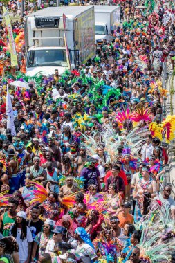 TORONONTO, ONTARIO, CANADA - 3 Ağustos 2019: Kuzey Amerika 'nın en büyük sokak festivallerinden biri olan Toronto Karayip Karnaval Büyük Geçidi katılımcıları.