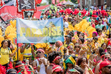 TORONONTO, ONTARIO, CANADA - 3 Ağustos 2019: Kuzey Amerika 'nın en büyük sokak festivallerinden biri olan Toronto Karayip Karnaval Büyük Geçidi katılımcıları.