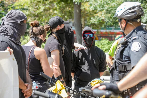 Toronto Ontario Canada August 2018 Masked Antifa Members Stand Front — Stock Photo, Image