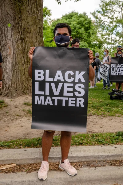 Toronto Ontario カナダ 2020年6月6日 反人種主義3月 ブラック ライフ マターとの連帯とジョージ フロイドと警察の不正の死に対する — ストック写真