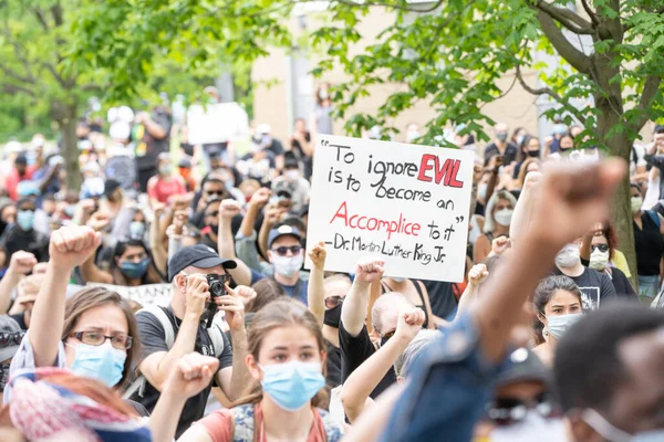 Toronto Ontario Kanada Június 2020 Rasszizmus Ellenes Hadjárat Szolidaritás Fekete — Stock Fotó