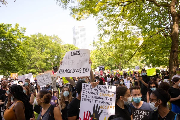 Toronto Ontario Kanada Június 2020 Rasszizmus Ellenes Hadjárat Szolidaritás Fekete — Stock Fotó