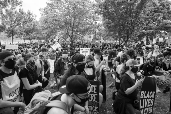 Toronto Ontario Canada Junho 2020 Marcha Racismo Solidariedade Com Matéria — Fotografia de Stock